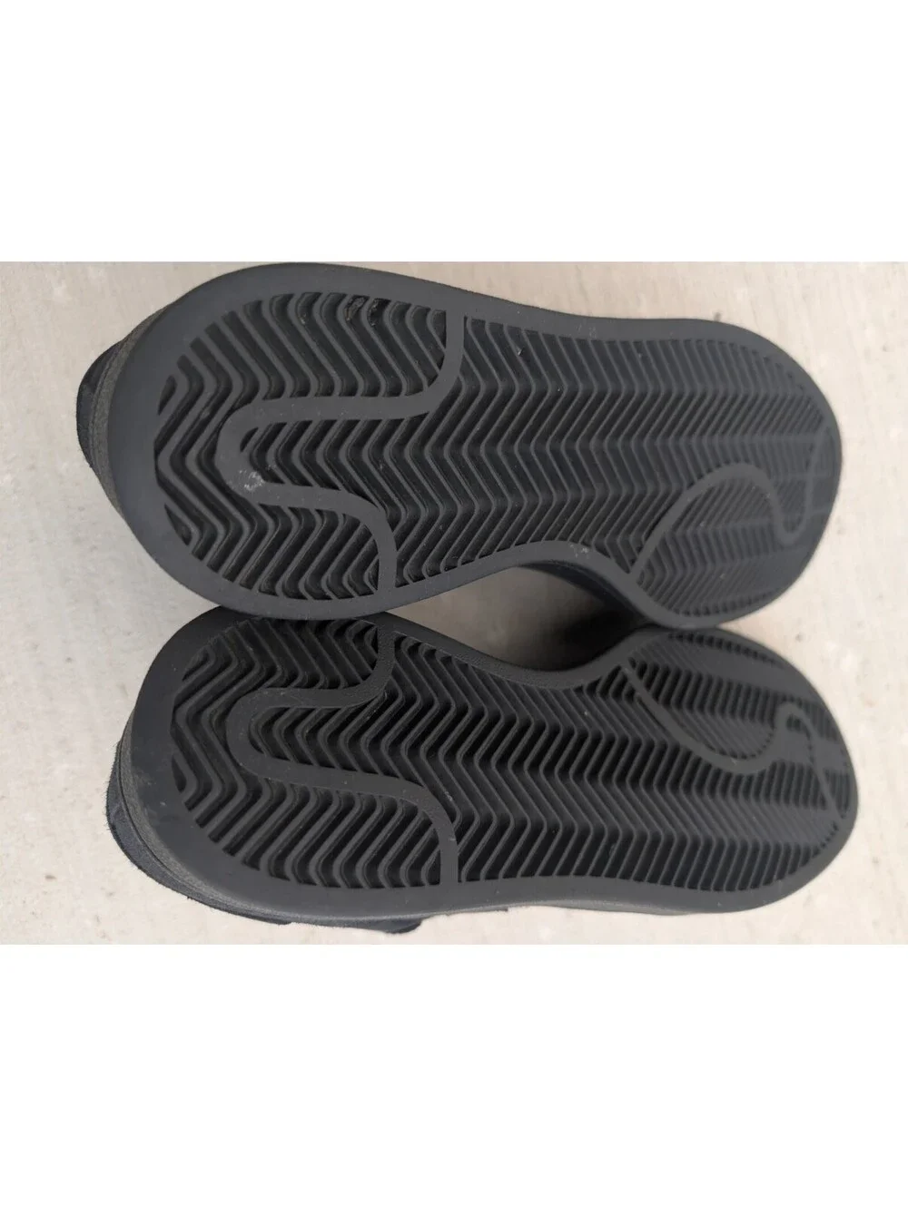 Adidas Campus Black Suede Sneakers size 7